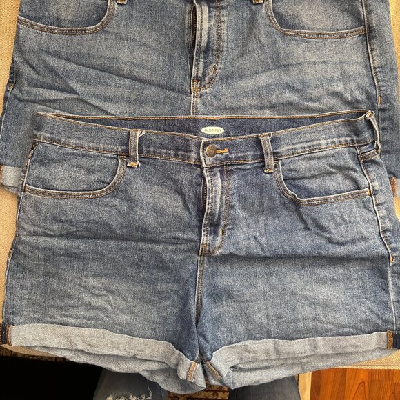 Bundle of 2 Old Navy Jean Shorts PLUS SIZE - Picture 1 of 2
